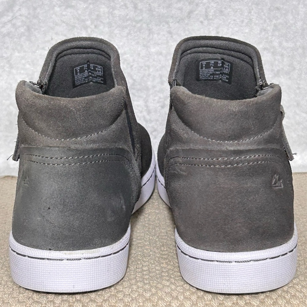 Clarks Womens Pawley Adwin Grey Suede Side Zip Sneakers Shoes SZ 7.5 M - Picture 4 of 12